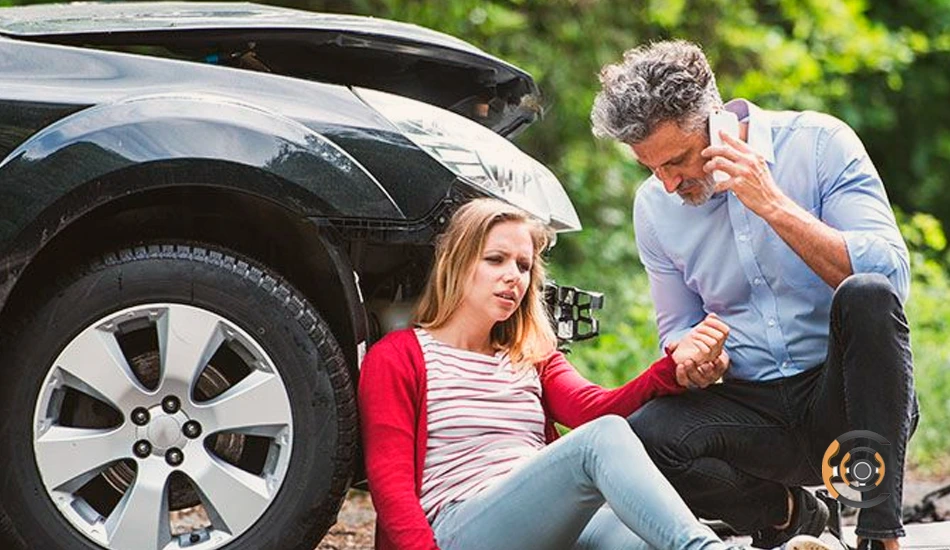 Women In Red Skirt A Man Wearing Blue Shirt Calling Phone For Medical Emergency After Reading What To Do After A Car Accident